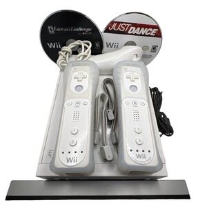 Wii Console Bundle Nintendo Classic 2 Games Two Remotes 1 Nunchuck. Tested!!